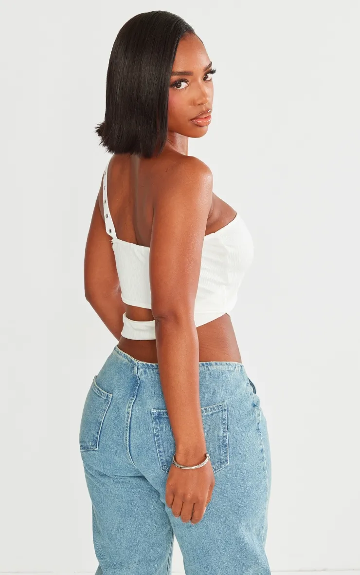 Shape Crop top blanc côtelé découpé à bretelle à clous